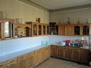 Продается 3-х этажный особняк в Егварде в 20 минутах езды от Еревана.
