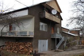 продам 3-х этажный дом