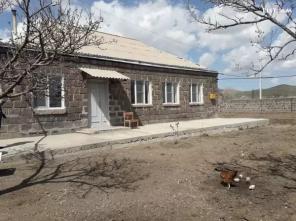 Продам дом с земельным участком