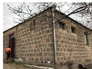 Дом в Бюраване, сделанный из туфа 140 квадратных метров